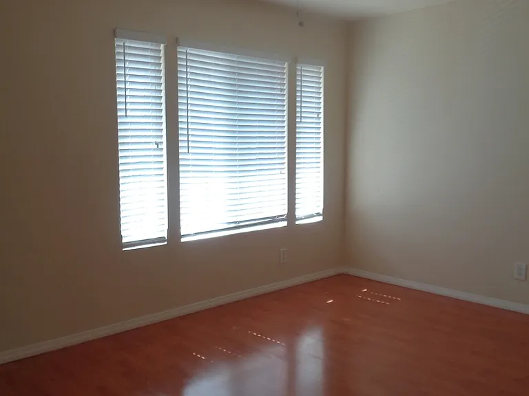 607 E Utica Ave — Photo 12