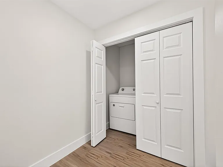 6615 W Montgomery Rd — Photo 15