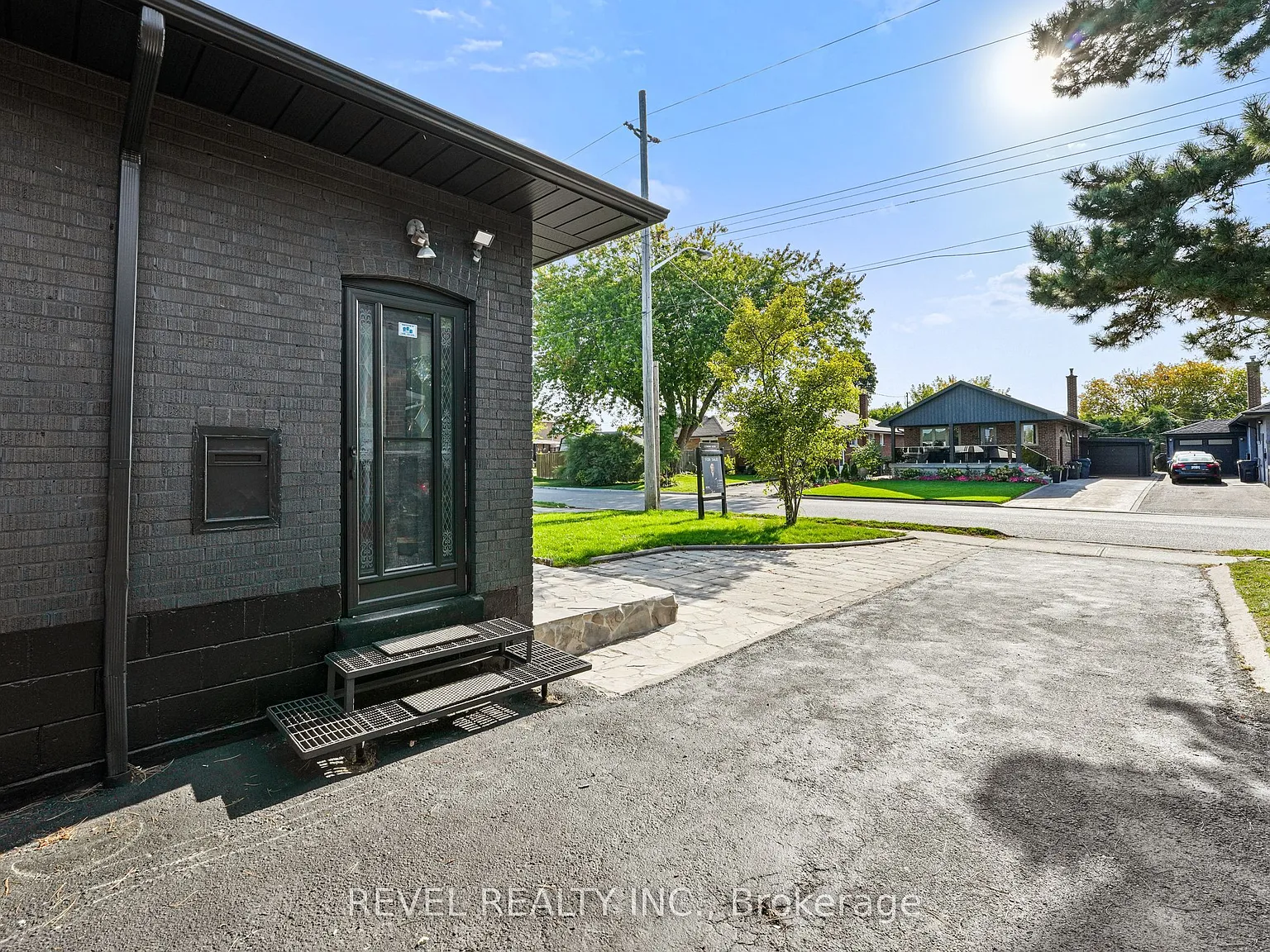 3 bed, $2,000 — Photo 3