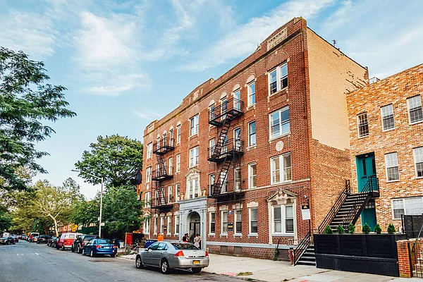 Rented by Nooklyn NYC LLC | media 46