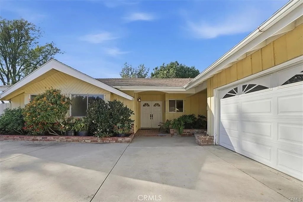 3 bed, 1744 sqft, $5,500 — Photo 1