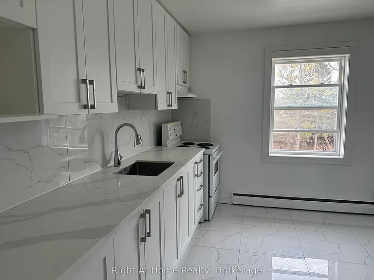 119 Rossland Rd E #4 — Photo 10