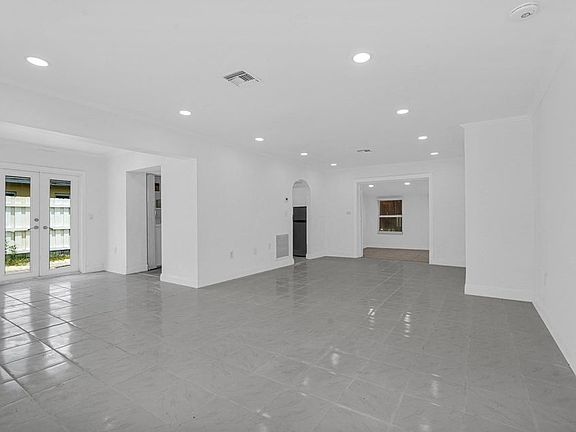 3rd image of 6621 Perry St
