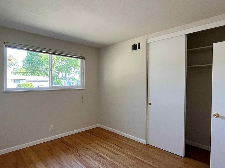 2000 Santa Cruz Ave — Photo 8
