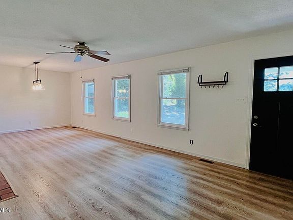 5th image of 737 Lakeview Dr