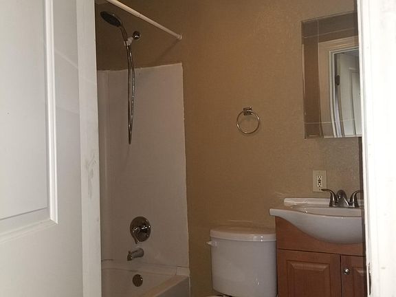 3rd image of 911 W 40th Ter APT 4