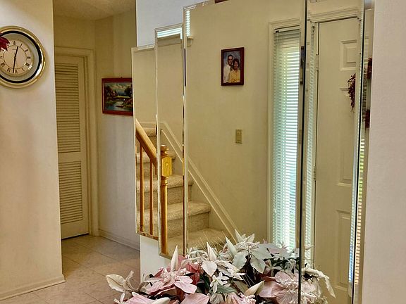 5th image of 261 Oak Forest Drive