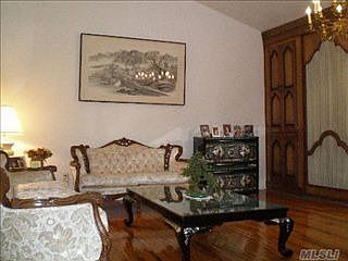 3rd image of 129 Croyden Ct