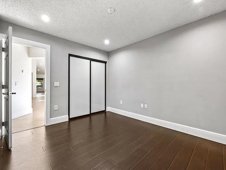 11110 SW 9th Pl — Photo 9
