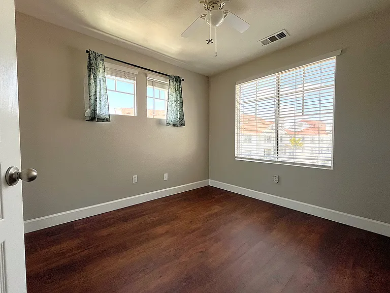 820 Harbor Cliff Way #260 — Photo 15