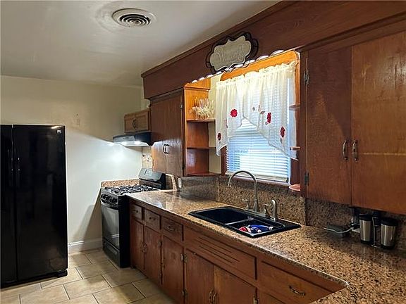 3rd image of 1410 Kabel Dr