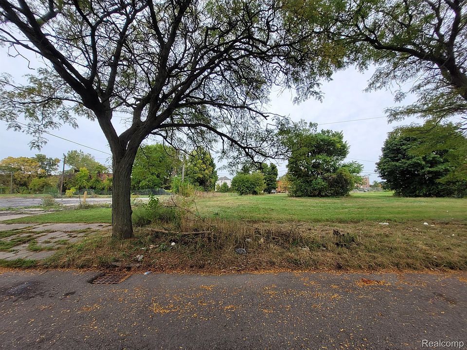 2nd image of 620 Canton St