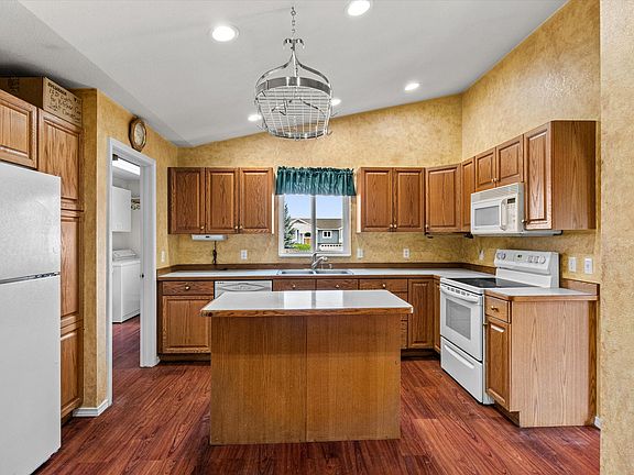 5th image of 1375 Ranchview Rd