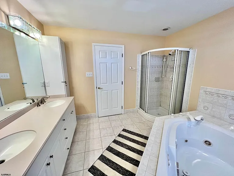24 Ocean Dr W — Photo 47