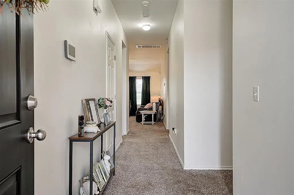 3 bed, 1415 sqft, $2,000 — Photo 4