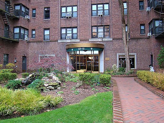2nd image of 69-10 Yellowstone Blvd #122