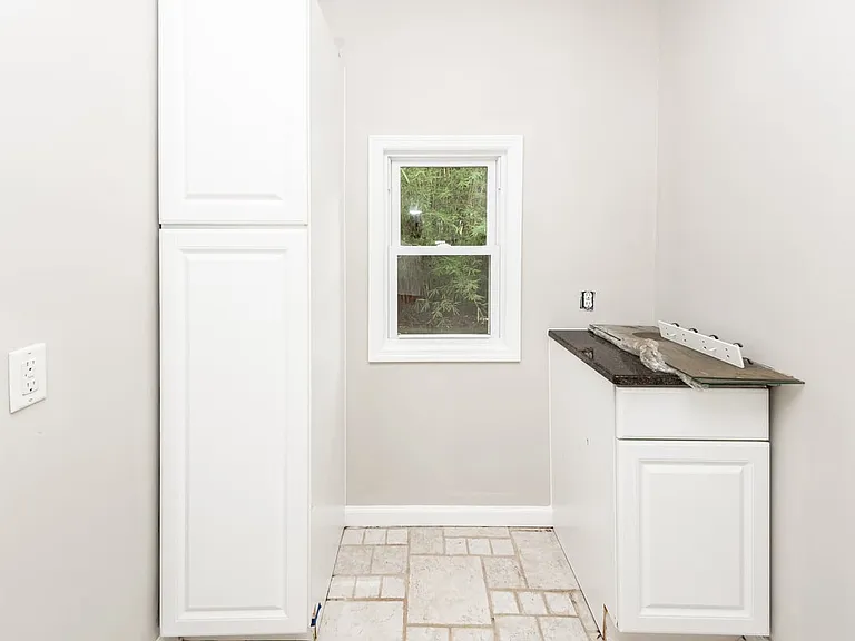 838 Fred St — Photo 24