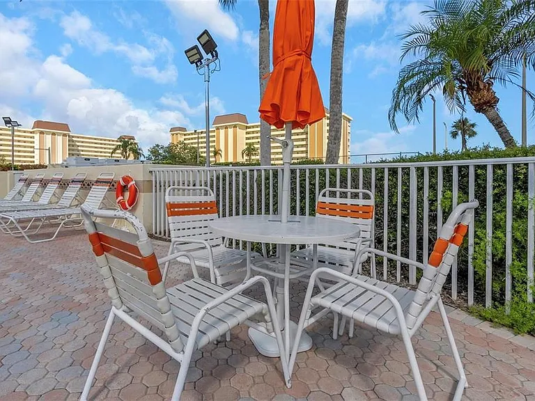 4700 Cove Cir #107 — Photo 38