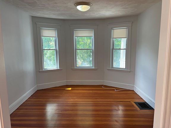 2nd image of 84 Harlow St #1L