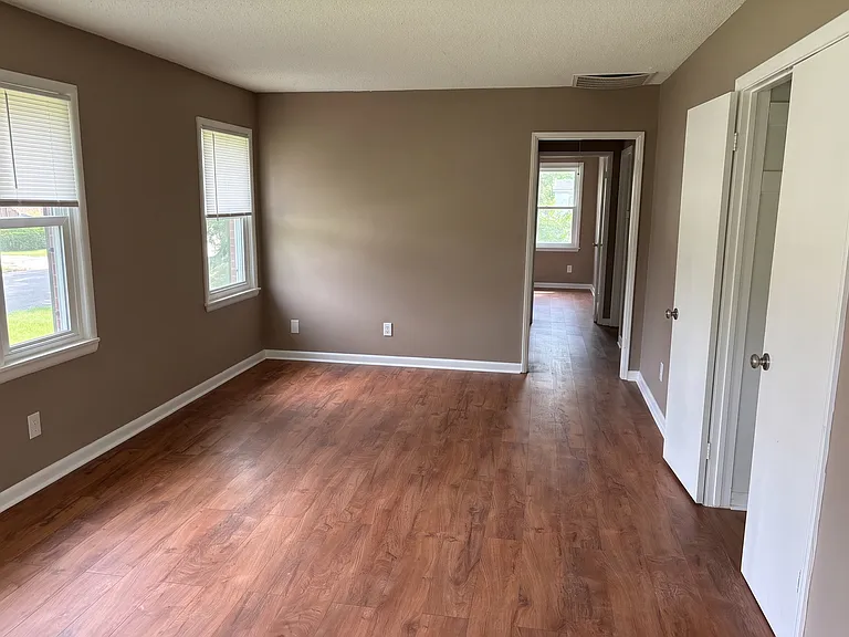 3293 Ashland St — Photo 4