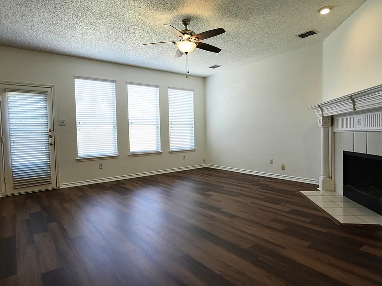 2032 Fox Glen Dr — Photo 6