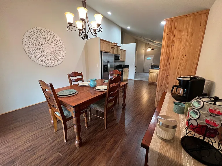1060 Compton Way — Photo 4