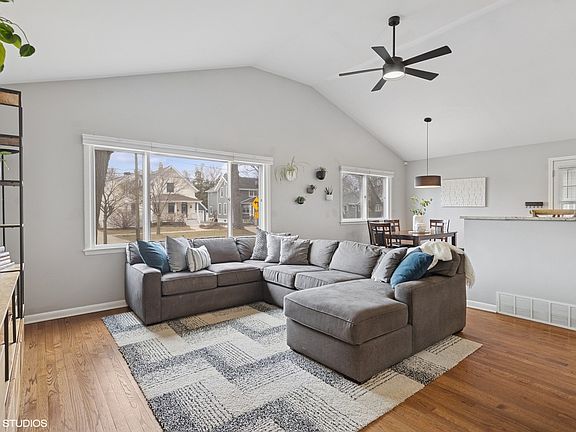 5th image of 124 W Windsor Ave