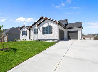 2026 SW Harvest Moon Ln, Lees Summit, MO 64082