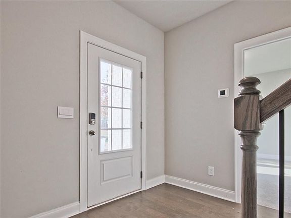 4th image of 722 Mulberry Cir