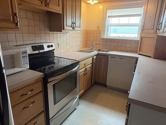 2nd image of 300 E 1st St APT 5