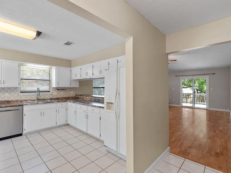 519 Matthew St — Photo 10