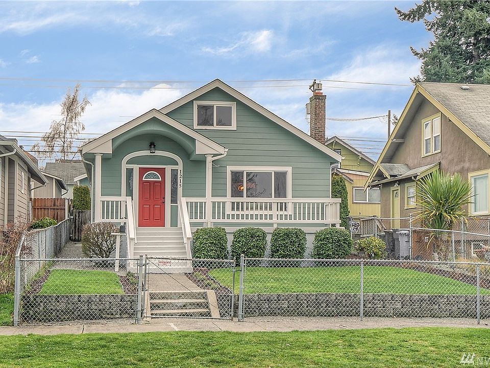 Quintessential early 20th century Tacoma home has been beautifully updated with modern fixtures and finishes.