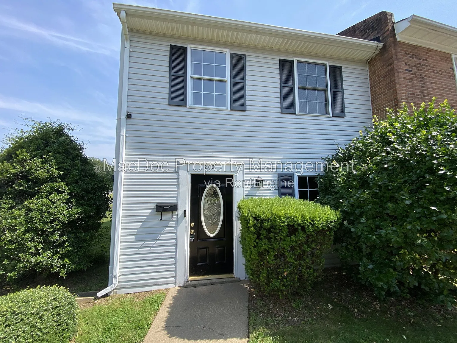 2 bed, 1.5 bath, 950 sqft, $1,695 — Photo 2