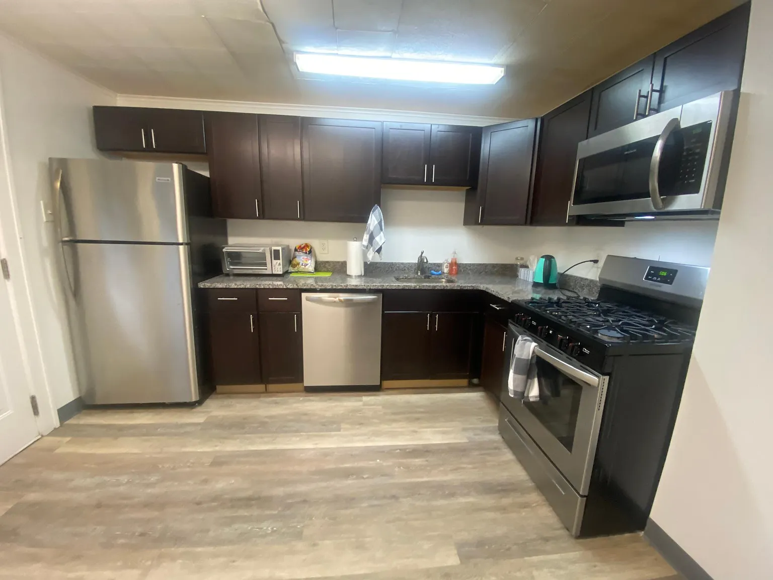131 Chapin St photo 1