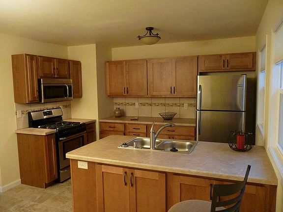 Kitchen & Dining
						:
						Expanded kitchen/dining. New stainless appliances w/dishwasher. Large cabinets.