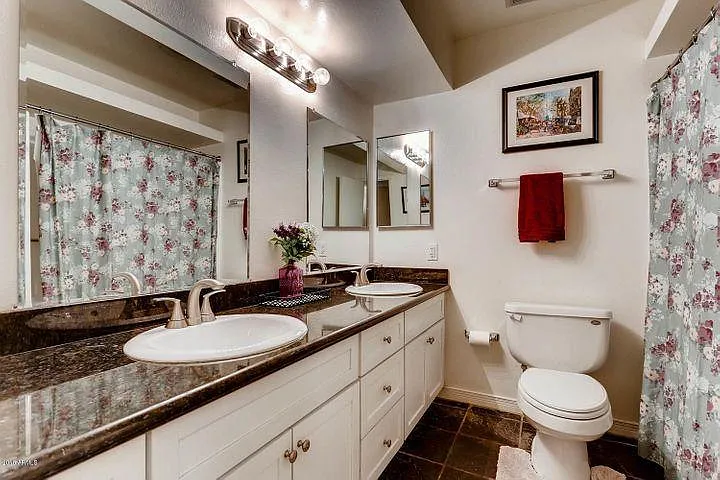 1911 E Huntington Dr — Photo 14