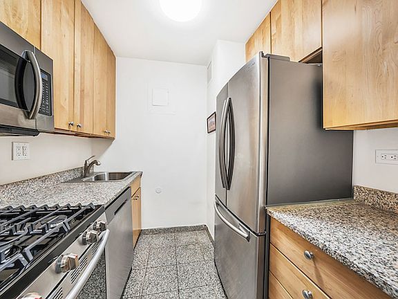 3rd image of 245 E 54th St APT 6B