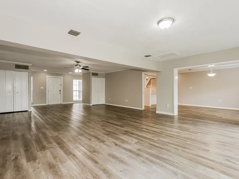 1033 Campbell Ave — Photo 4