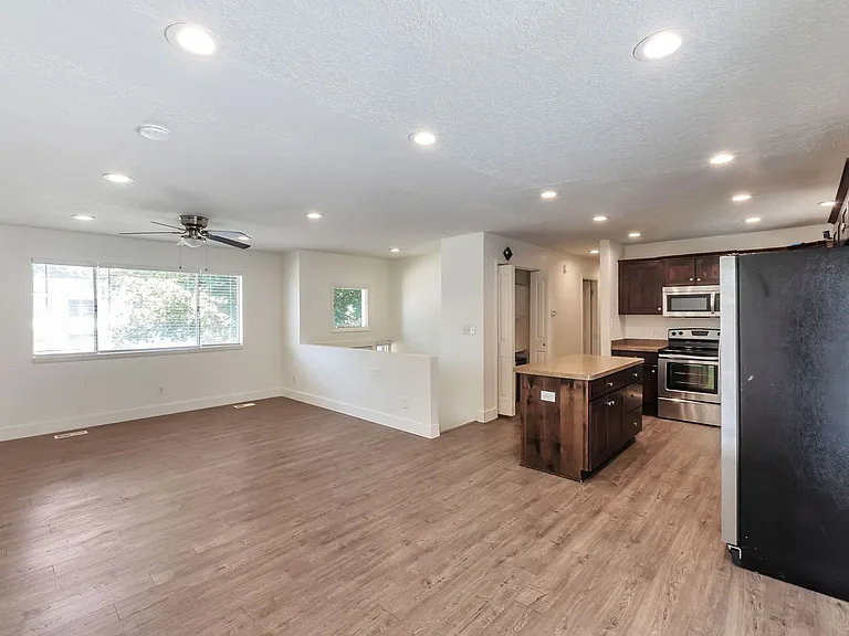 2151 W 300 N — Photo 6