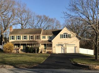 12 Waterford Dr, North Attleboro, MA 02760