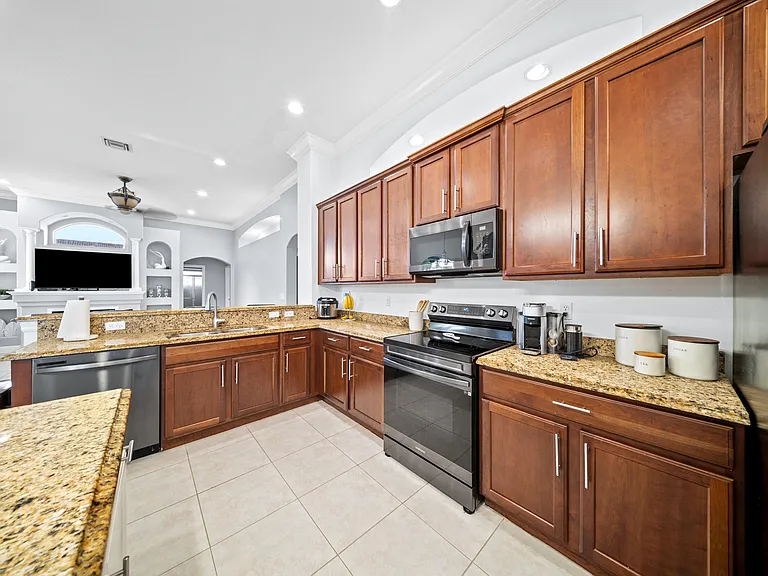 5918 NW Hann Dr — Photo 23
