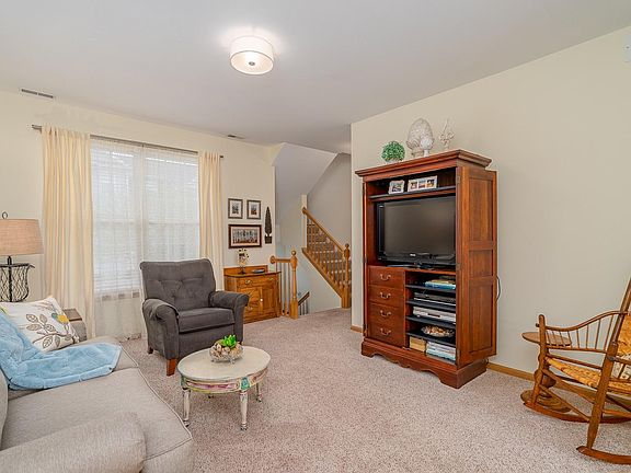 5th image of 1656 Fieldstone Dr N
