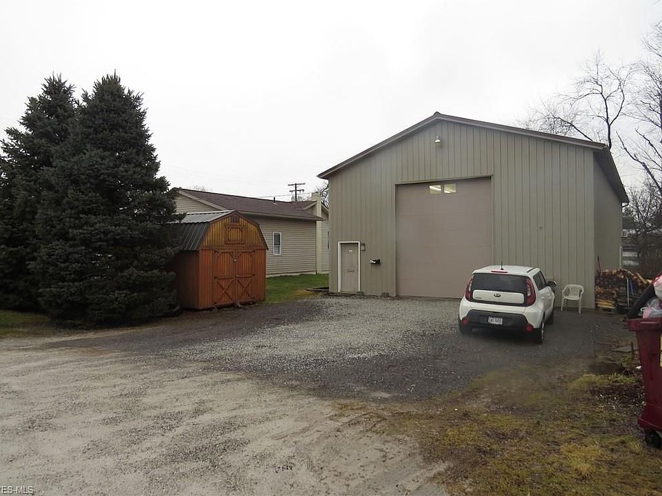 2nd image of 617 Valley St