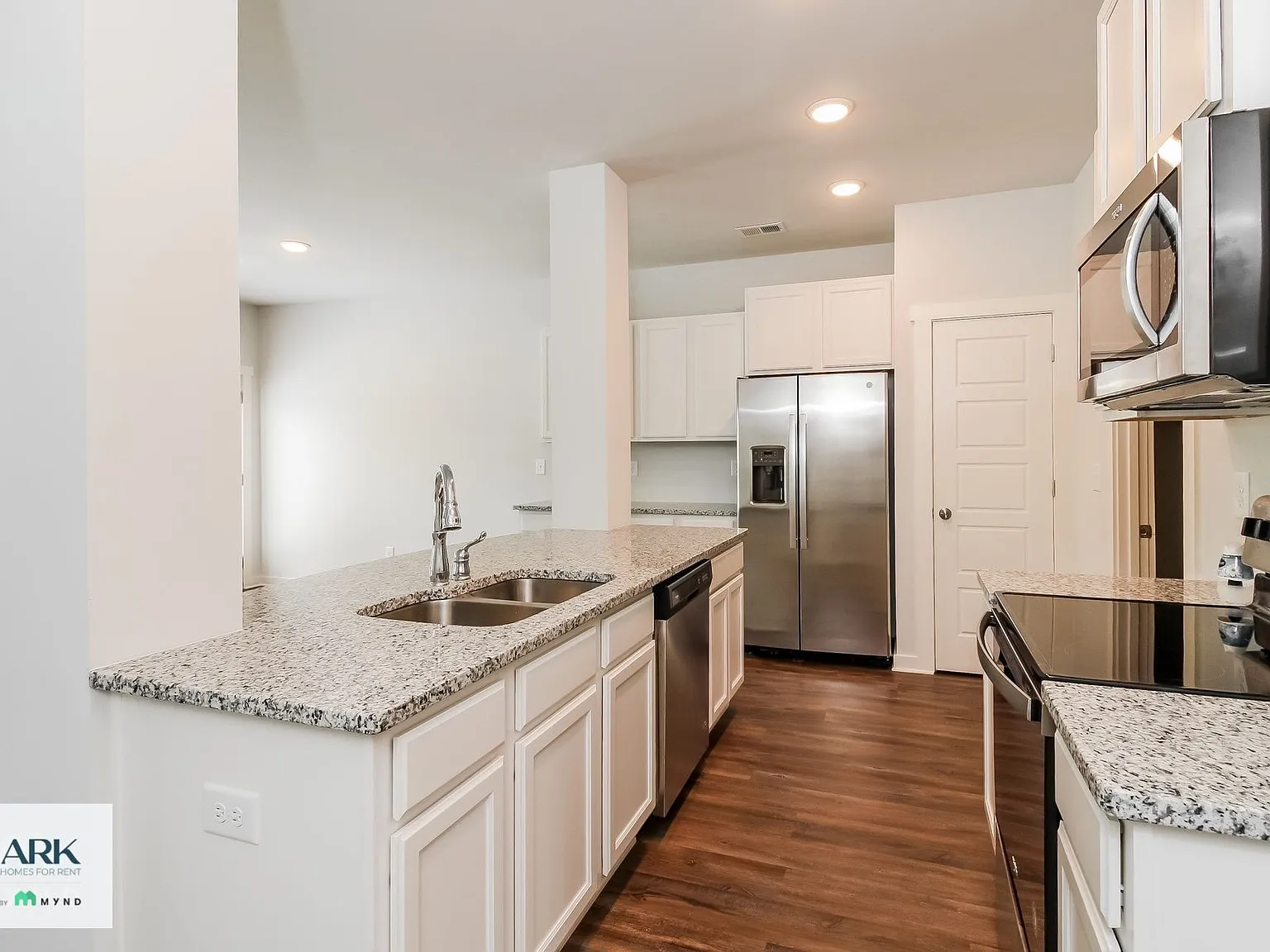 4 bed, 2.5 bath, 1947 sqft, $2,099 — Photo 4