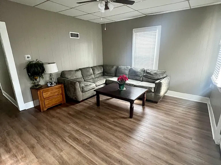 924 Pottawatomie St — Photo 3