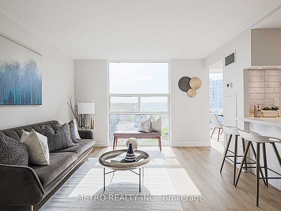 5th image of 30 Harding Blvd #706