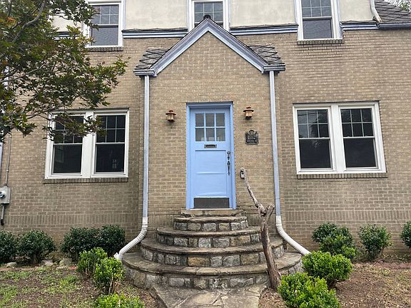 4th image of 1552 Virginia St E