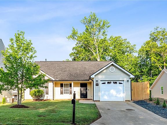 3rd image of 4015 Summit View Dr