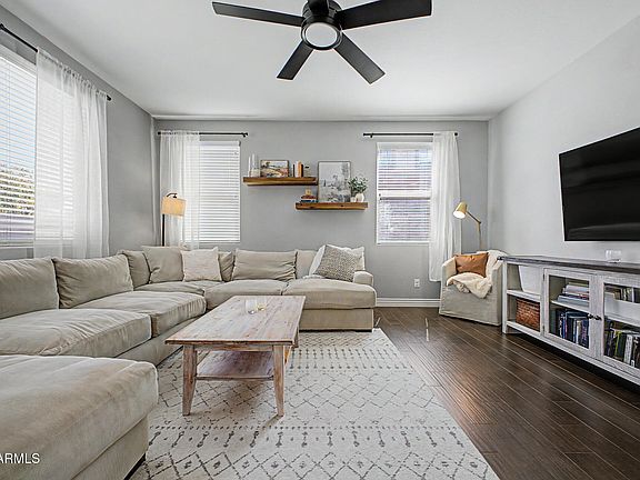 3rd image of 946 E WIMPOLE Avenue
