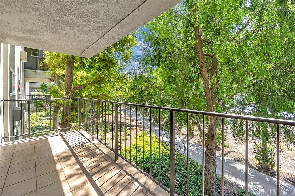 2393 Via Mariposa W Unit 1D — Laguna Woods Golf Club